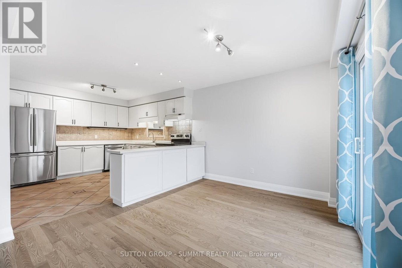 139 GENESEE DRIVE - Photo 10