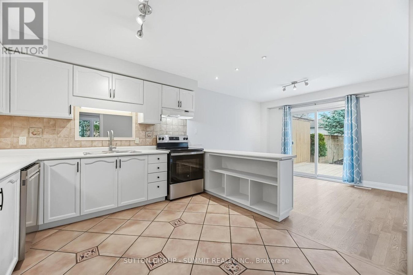 139 GENESEE DRIVE - Photo 12