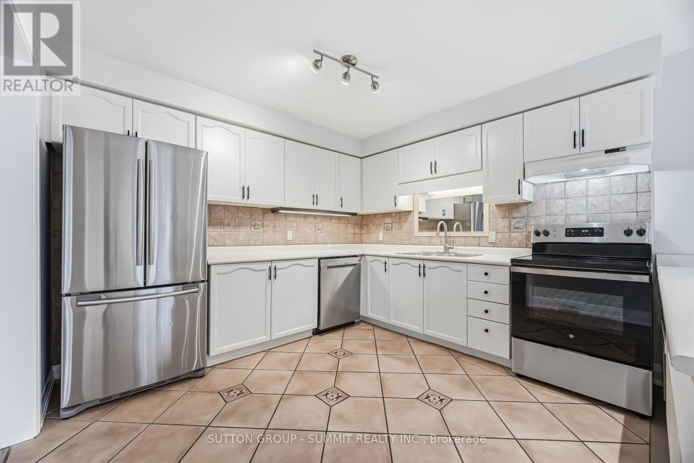 139 GENESEE DRIVE - Photo 13