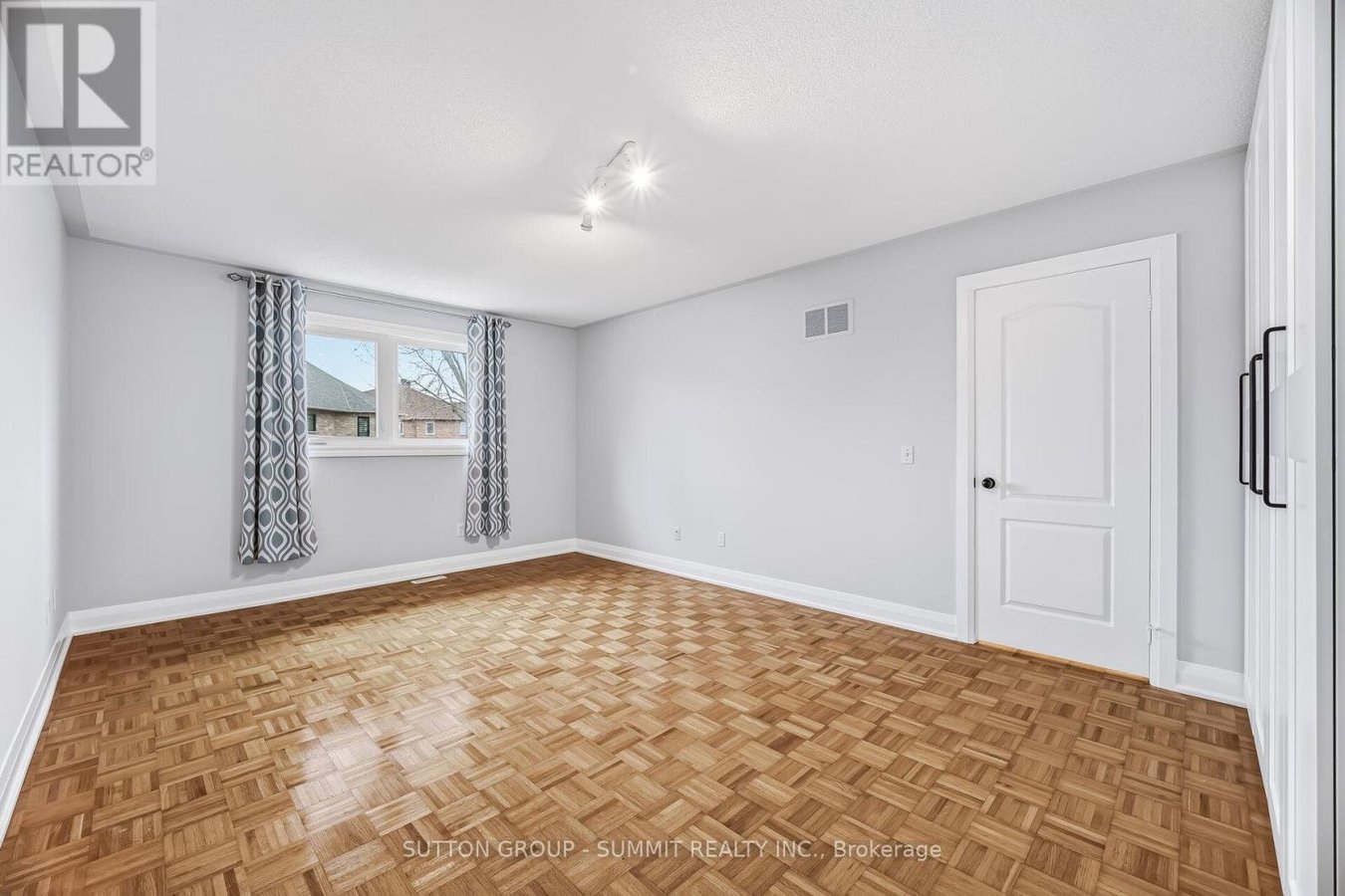 139 GENESEE DRIVE - Photo 14