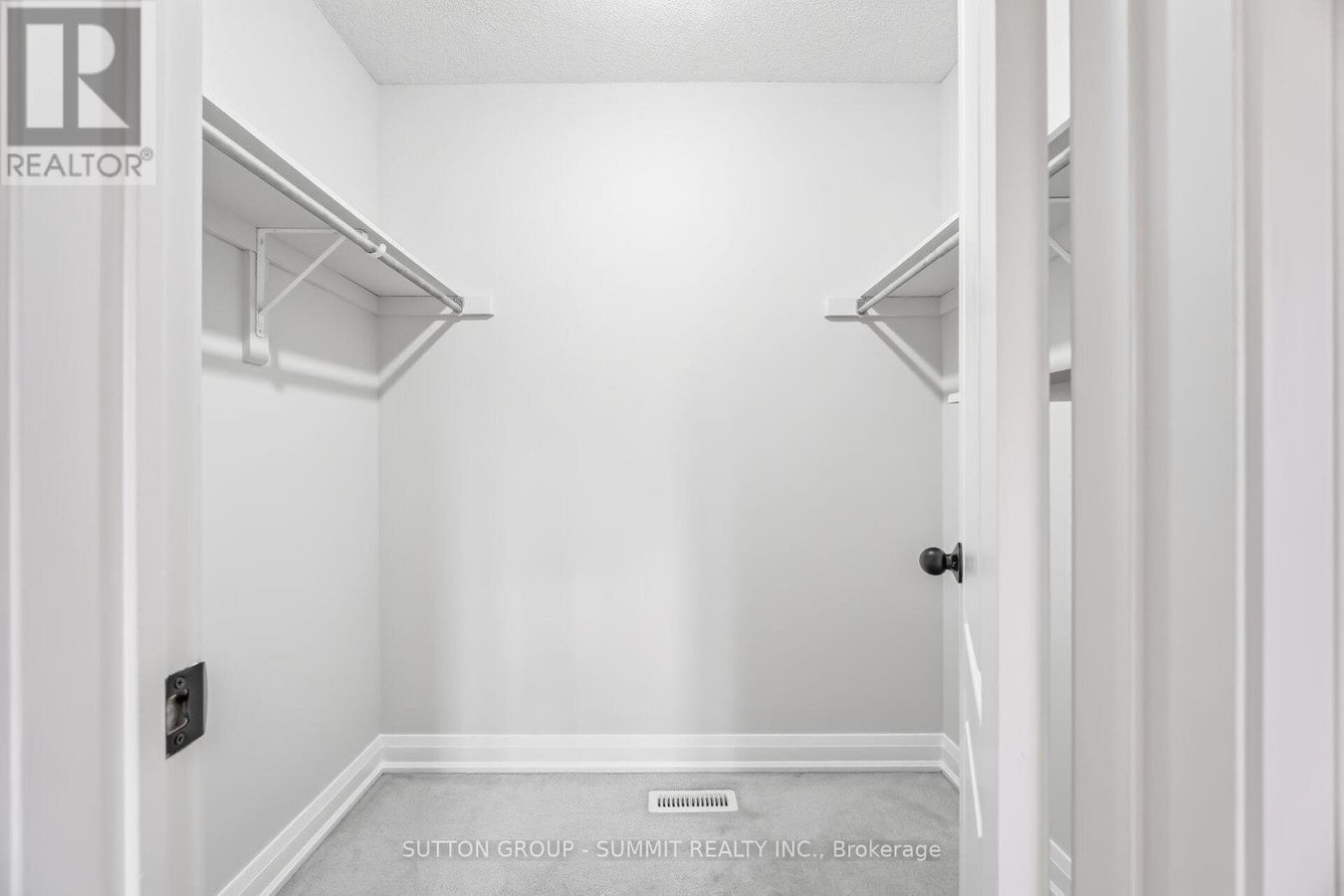 139 GENESEE DRIVE - Photo 18