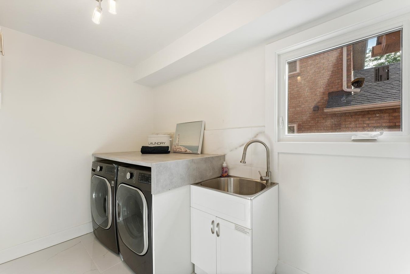 1186 Glenashton Drive - Photo 10