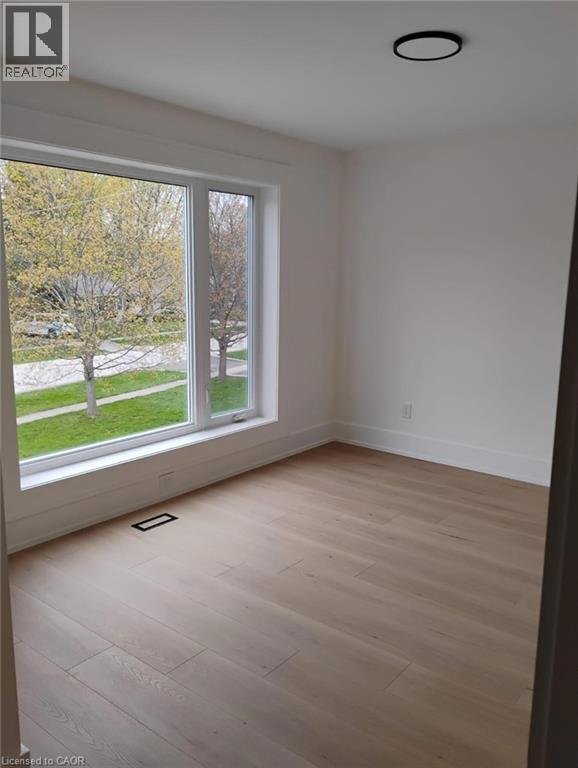 288 OAKWOOD Crescent - Photo 2