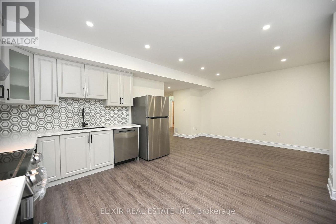 (LOWER LEVEL) - 46 MEVIRA GARDENS - Photo 5