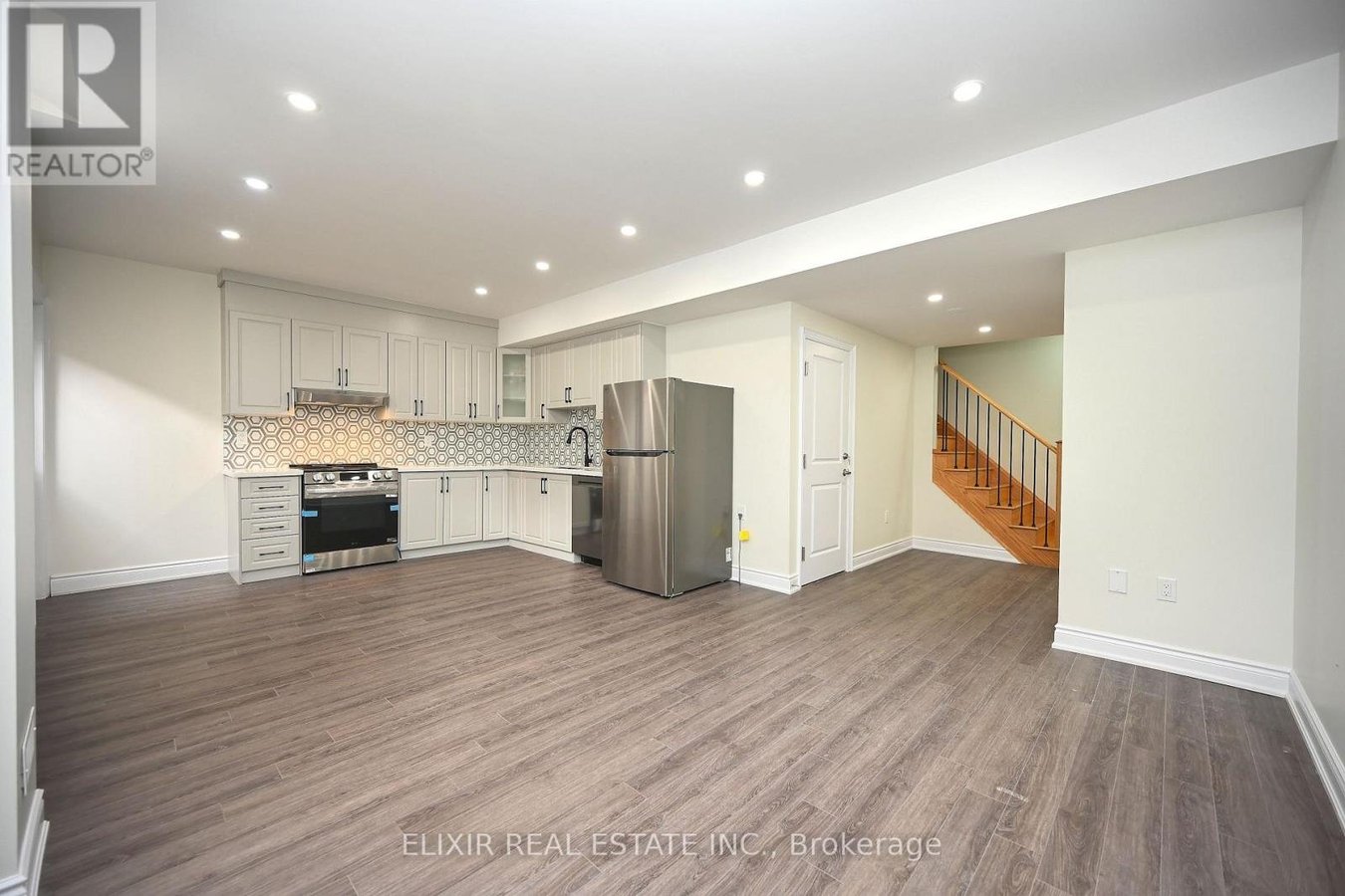 (LOWER LEVEL) - 46 MEVIRA GARDENS - Photo 8