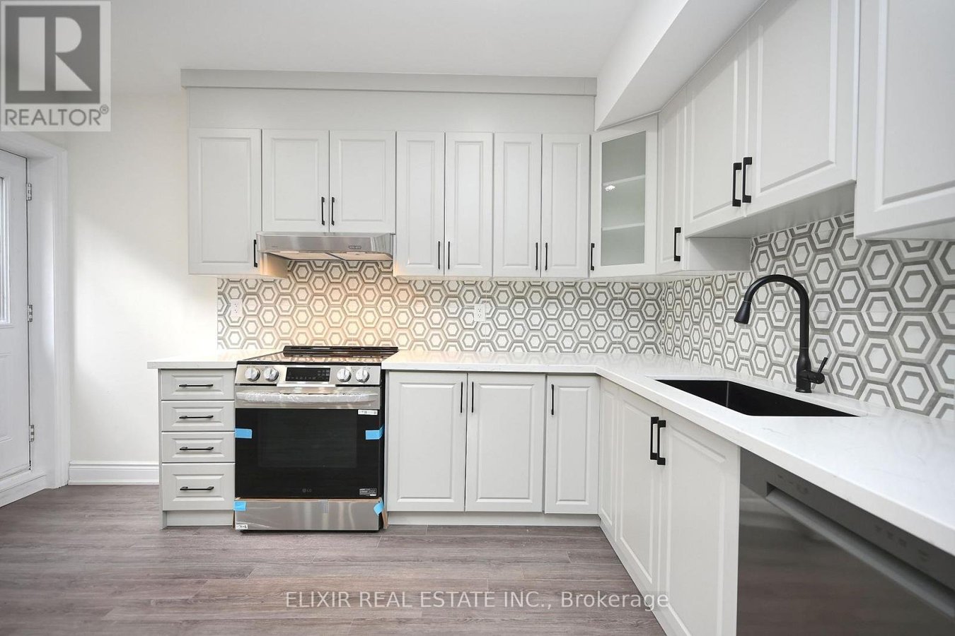 (LOWER LEVEL) - 46 MEVIRA GARDENS - Photo 9
