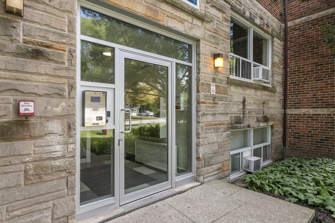 56 South Forster Park Drive - Photo 2