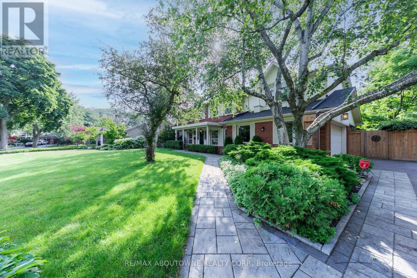 1290 BRAESIDE DRIVE - Photo 2