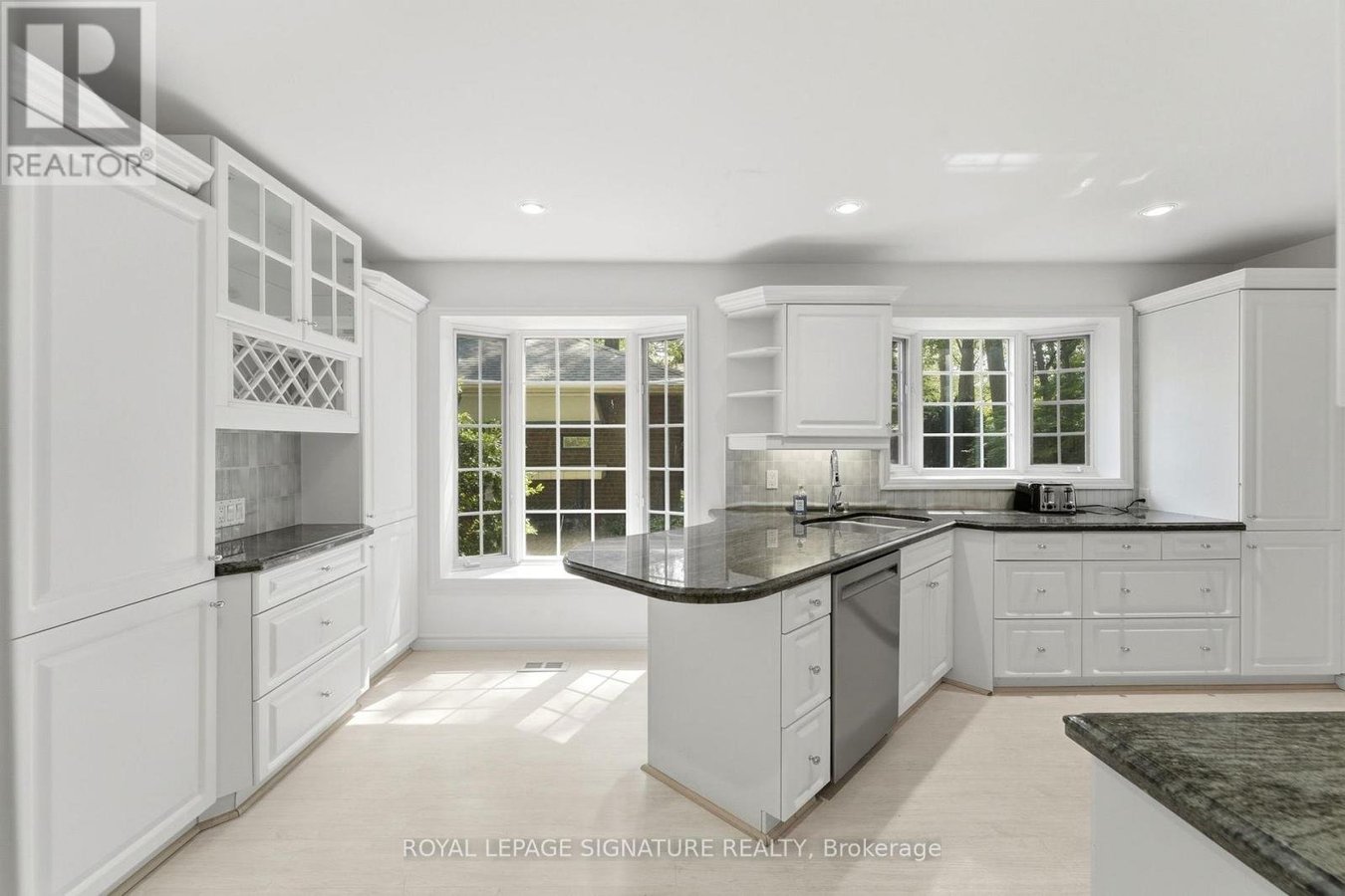 312 DALEWOOD DRIVE - Photo 8