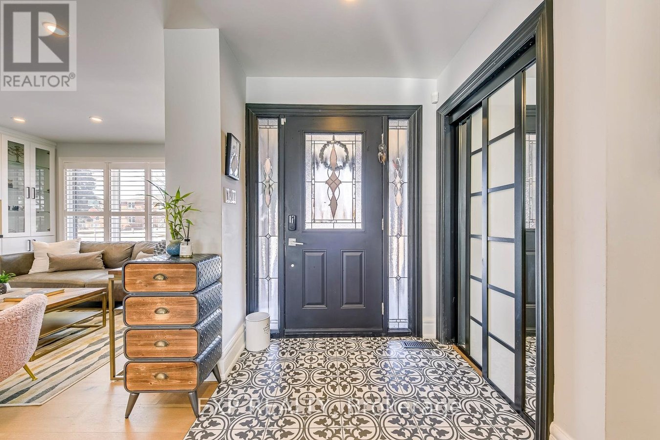 322 MARY STREET - Photo 3