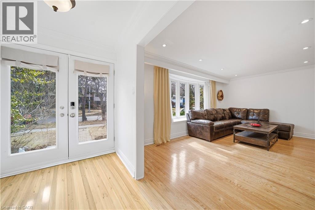 481 ANTHONY Drive - Photo 3
