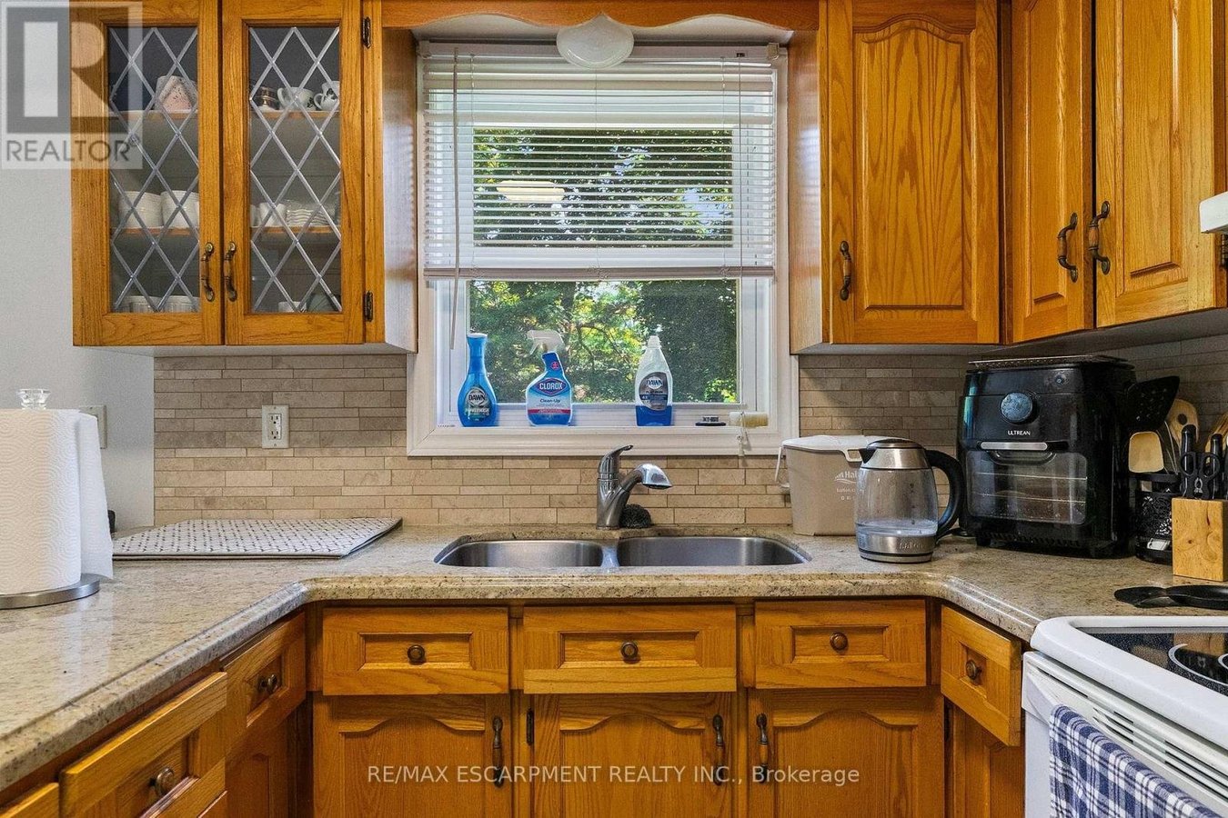 2506 YARMOUTH CRESCENT - Photo 12