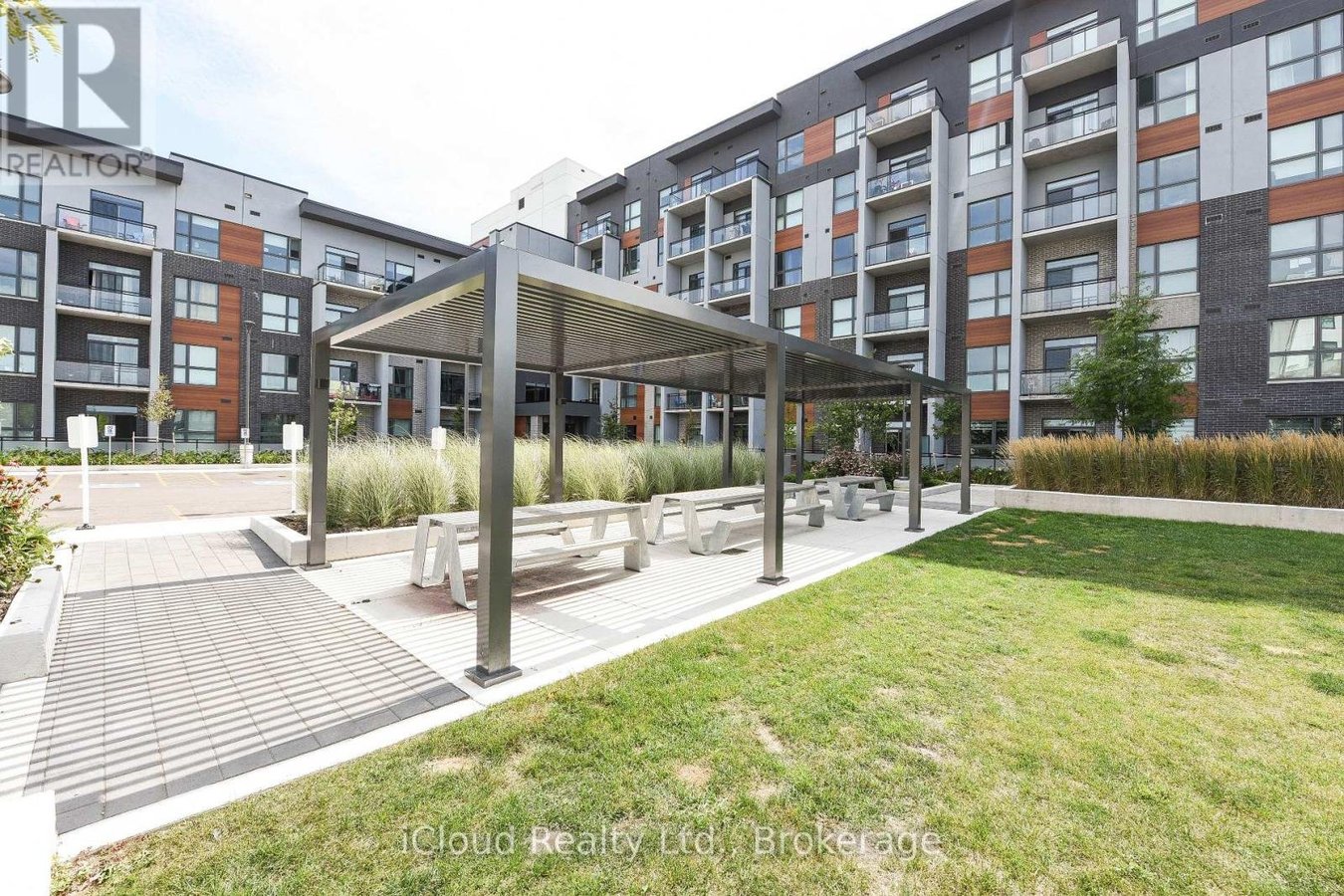 004 - 95 DUNDAS STREET - Photo 1