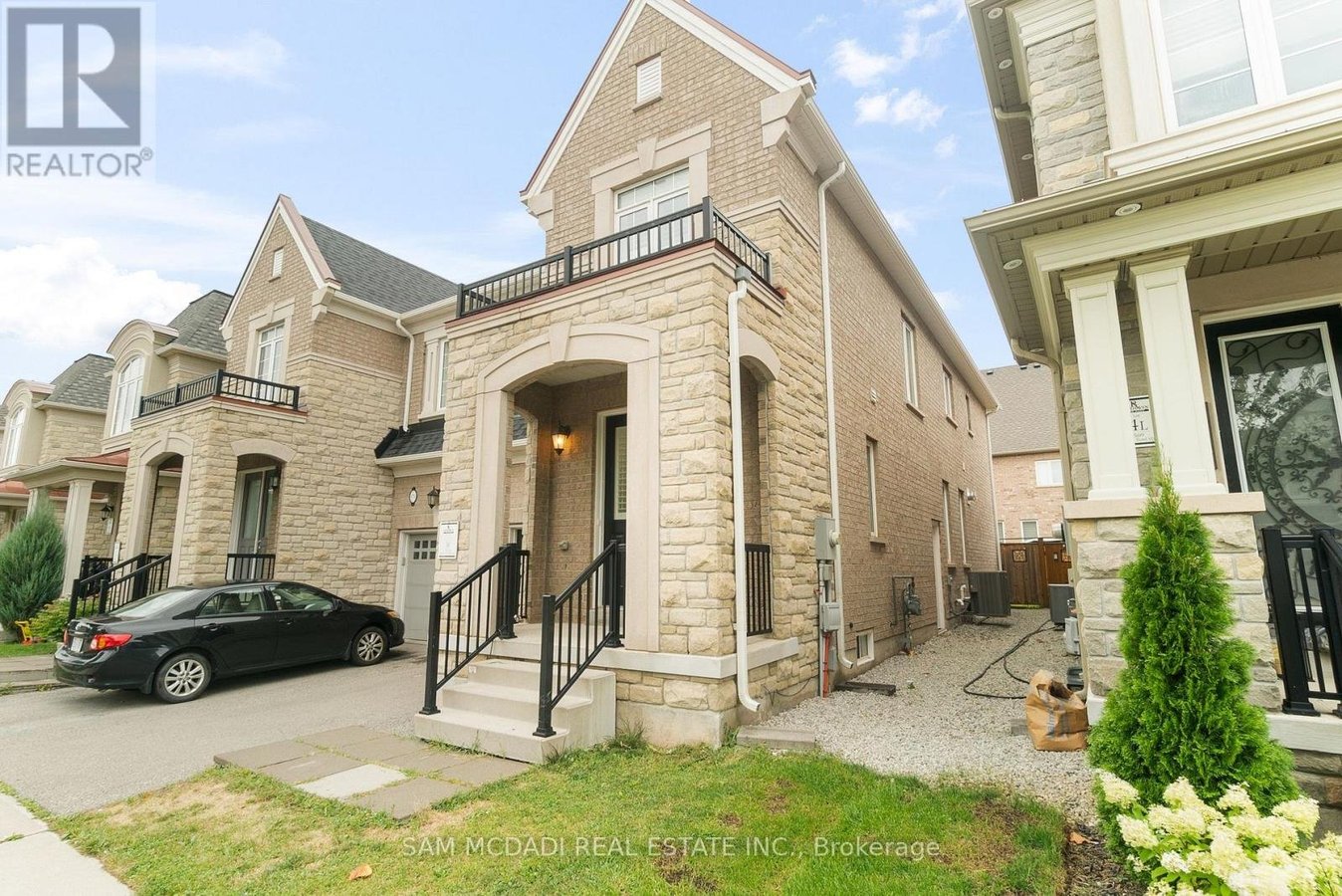 573 SETTLERS ROAD W - Photo 1