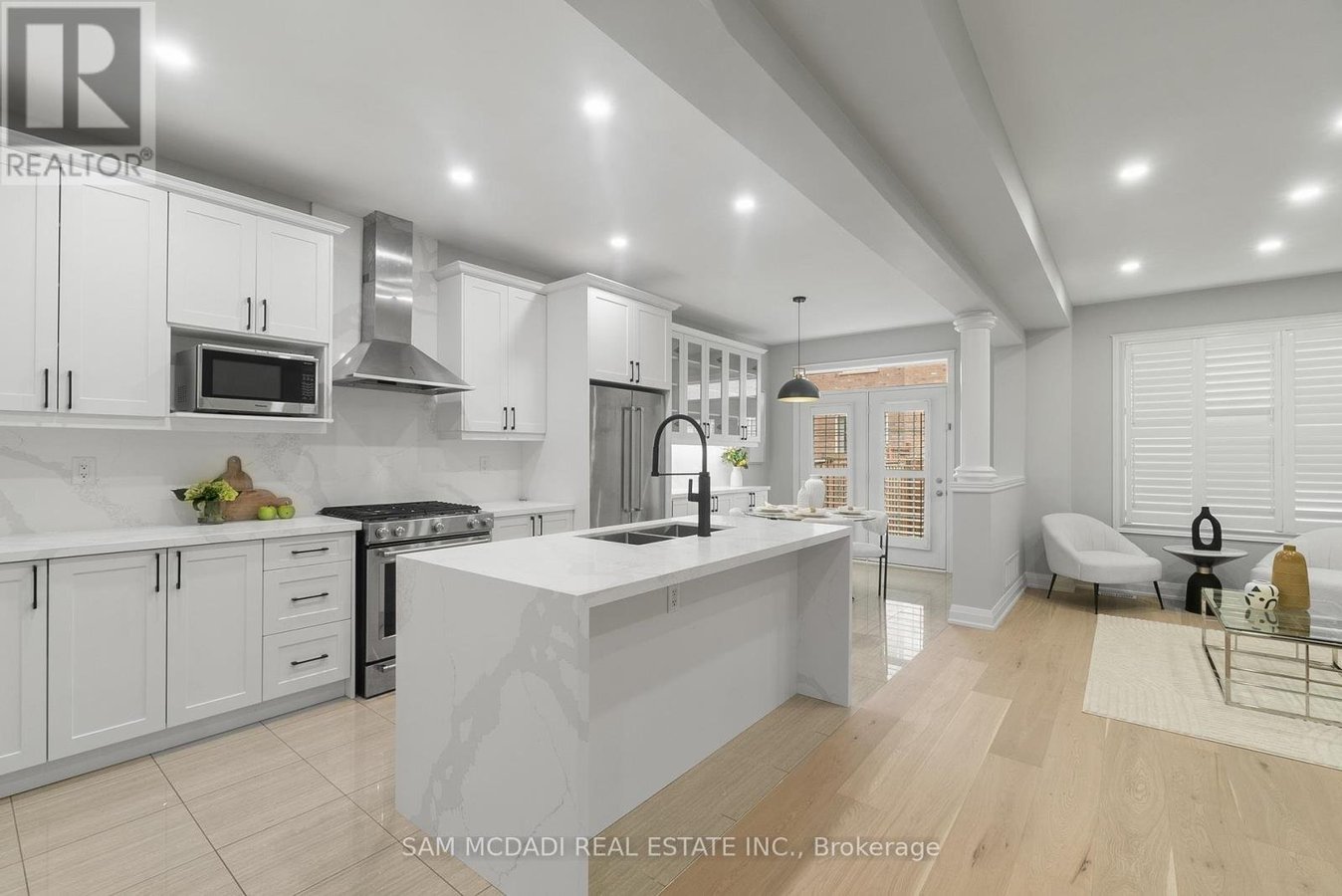 573 SETTLERS ROAD W - Photo 2