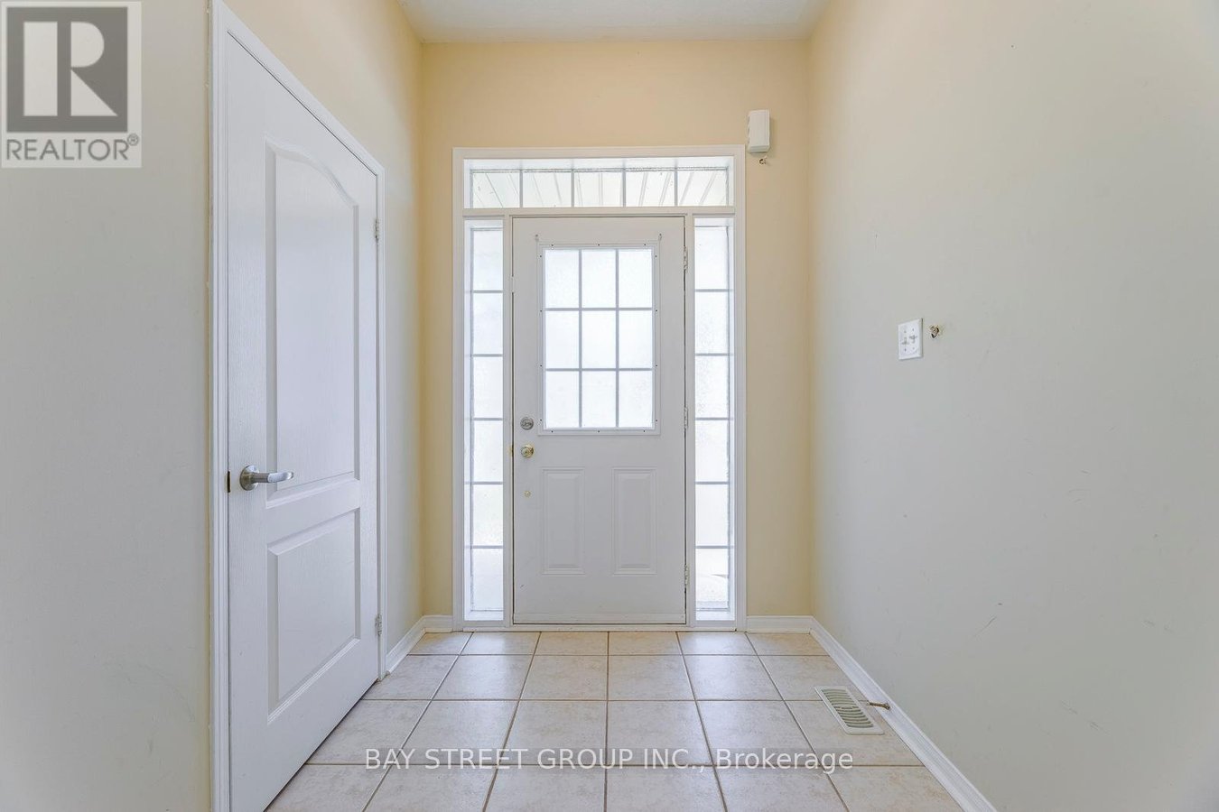 2413 WHISTLING SPRINGS CRESCENT - Photo 2