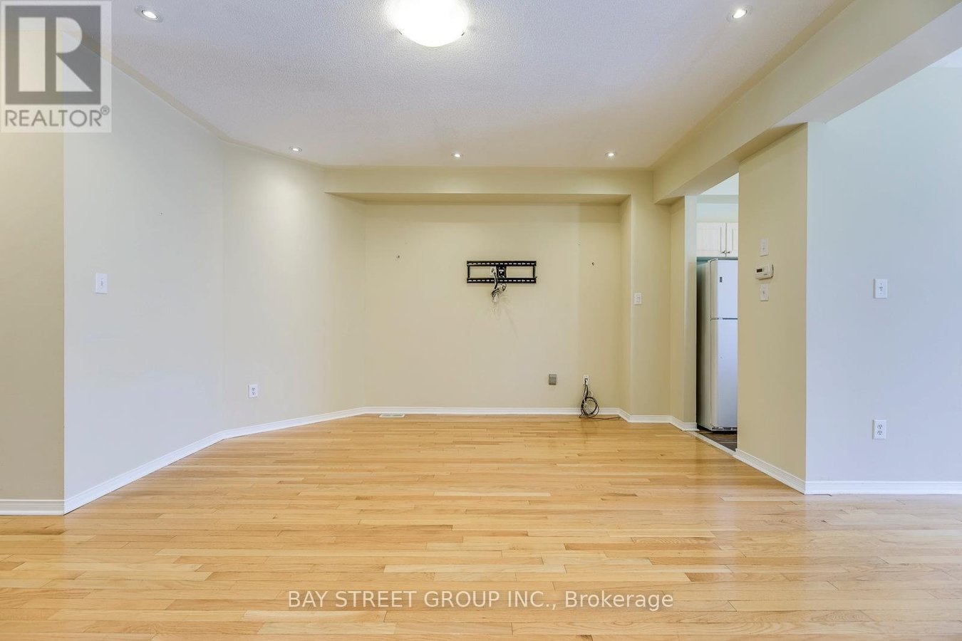 2413 WHISTLING SPRINGS CRESCENT - Photo 8