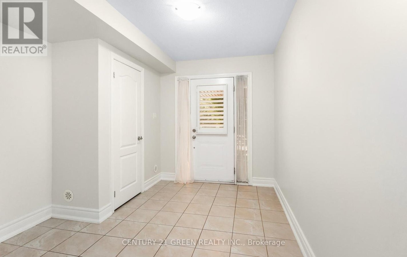 2427 GREENWICH DRIVE - Photo 6