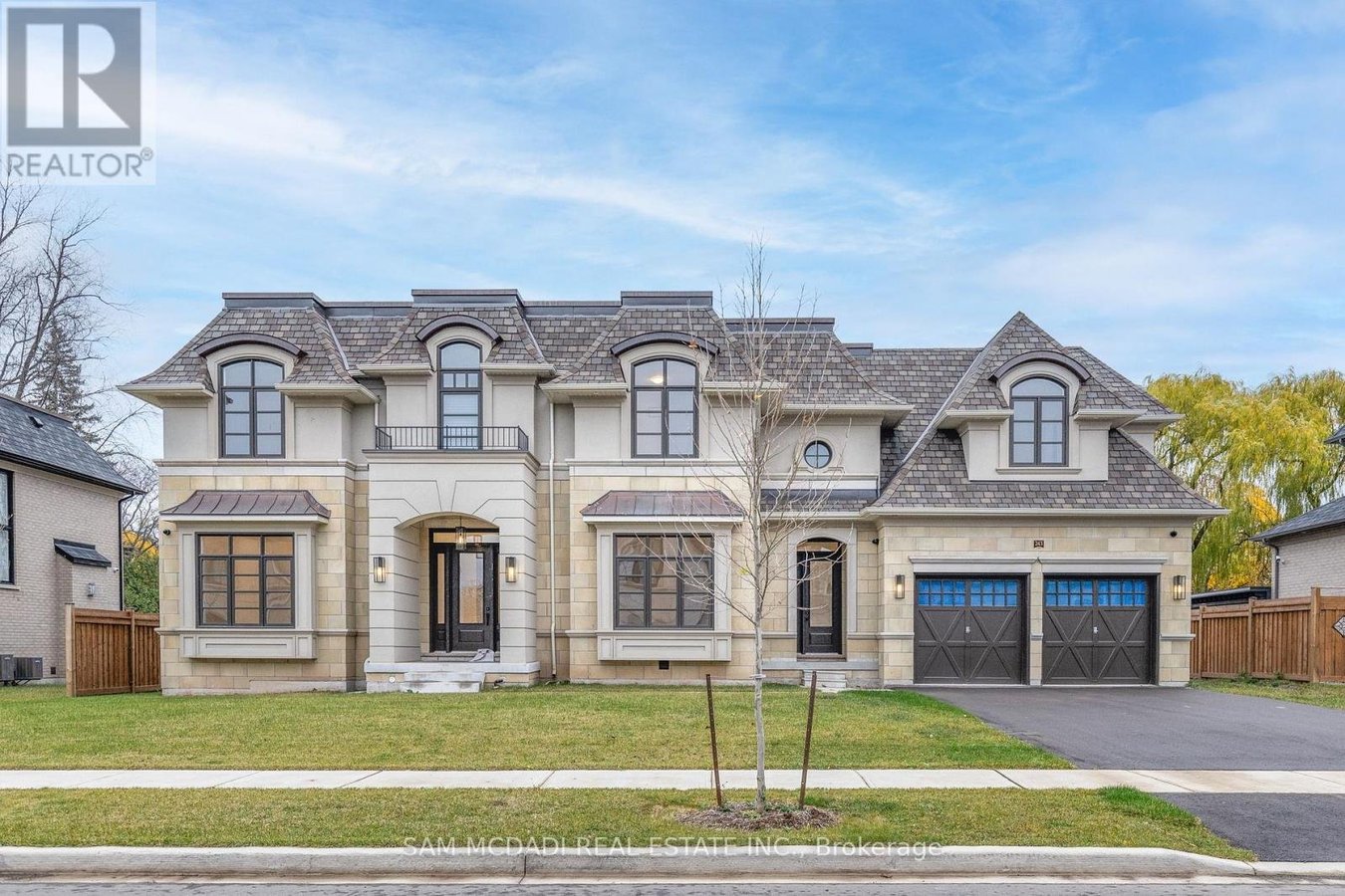 243 PRINCE GEORGE CRESCENT - Photo 1