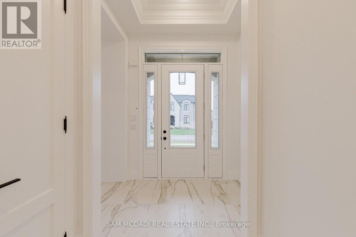 243 PRINCE GEORGE CRESCENT - Photo 3