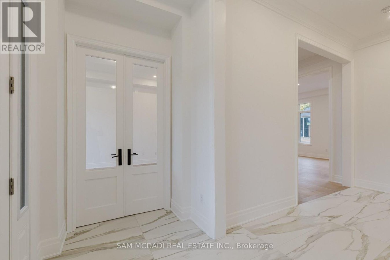 243 PRINCE GEORGE CRESCENT - Photo 4