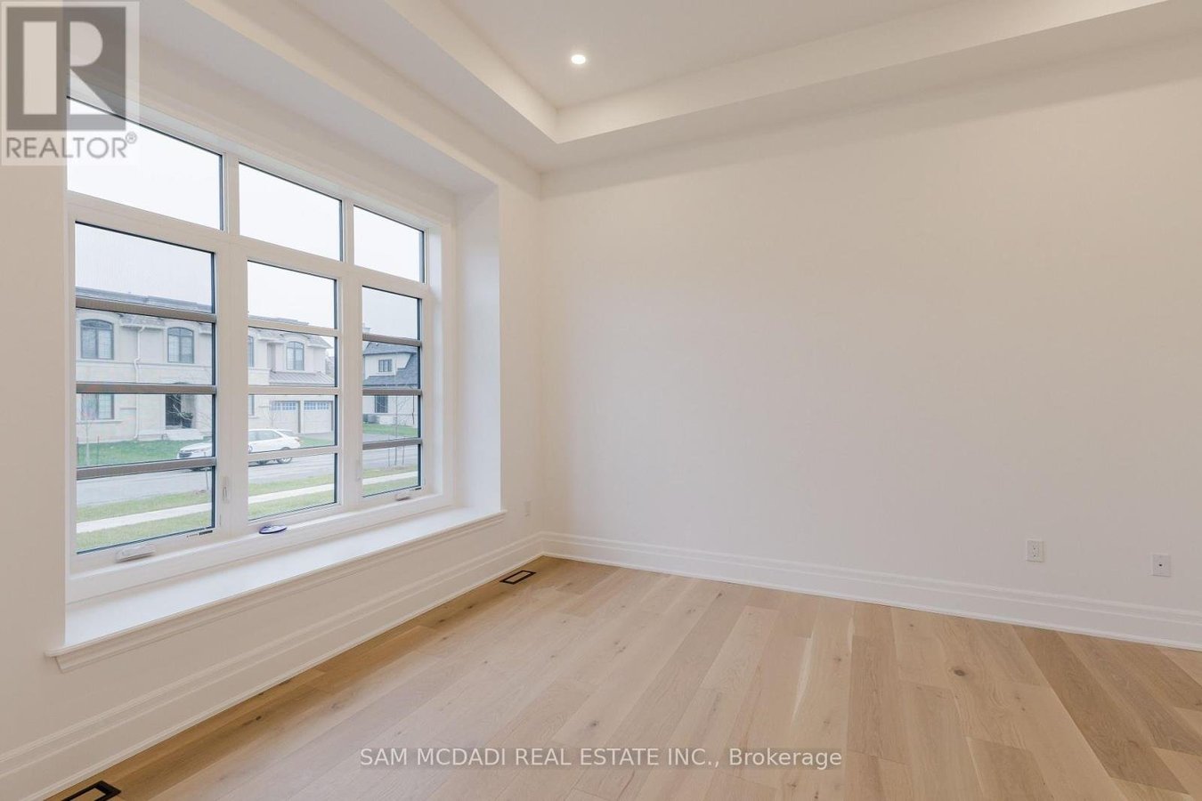 243 PRINCE GEORGE CRESCENT - Photo 5
