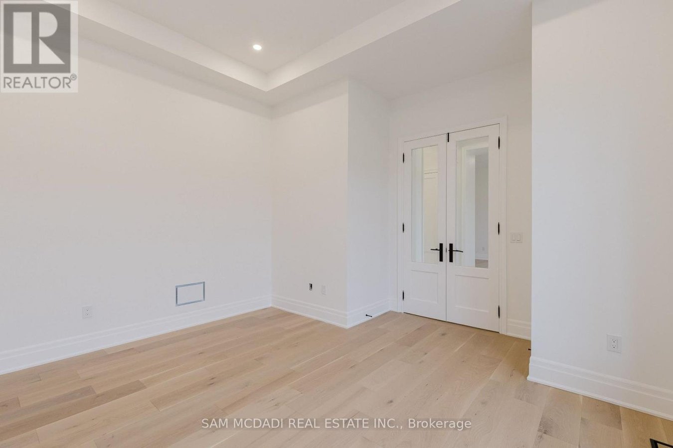 243 PRINCE GEORGE CRESCENT - Photo 6