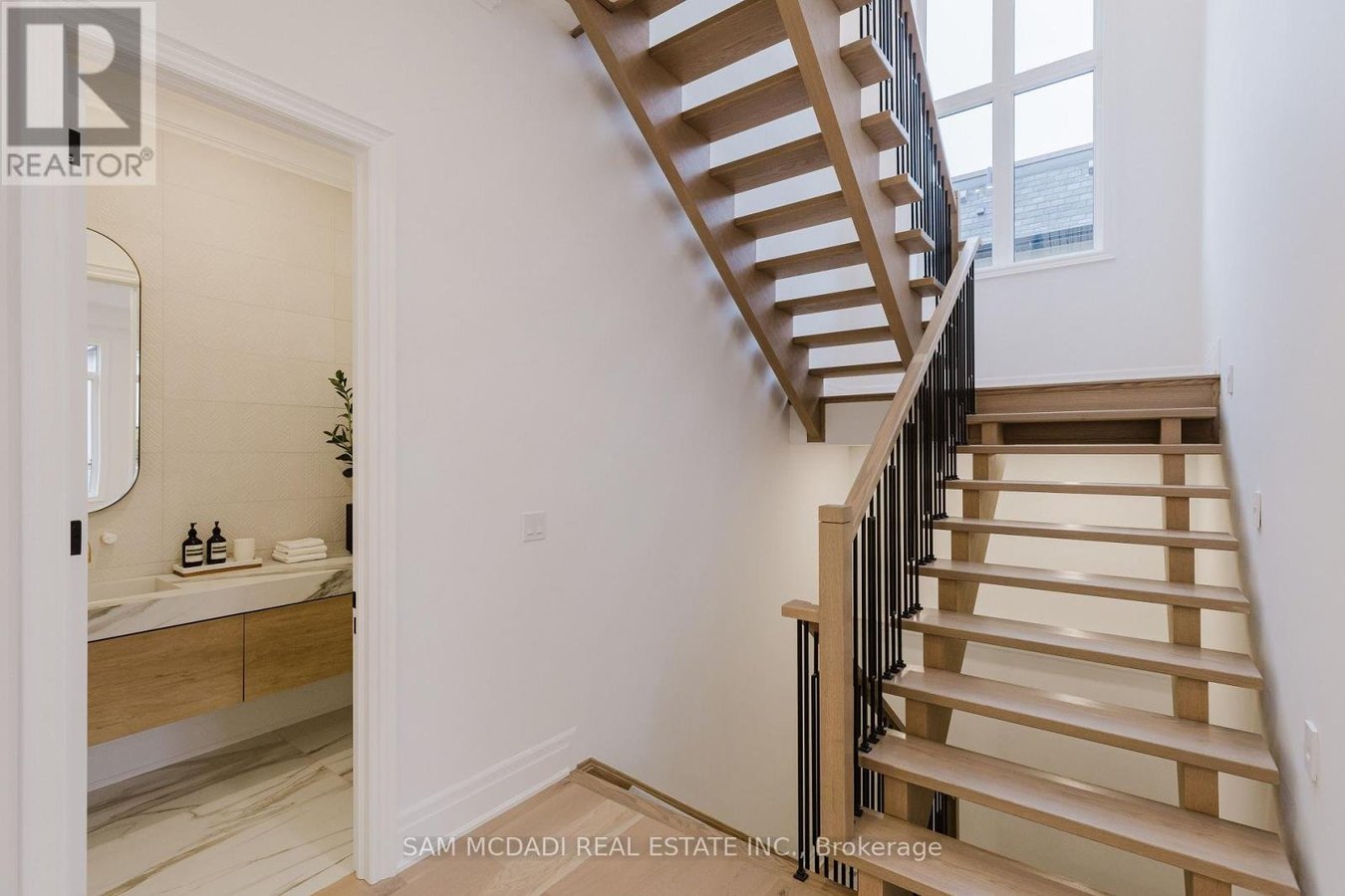 243 PRINCE GEORGE CRESCENT - Photo 10