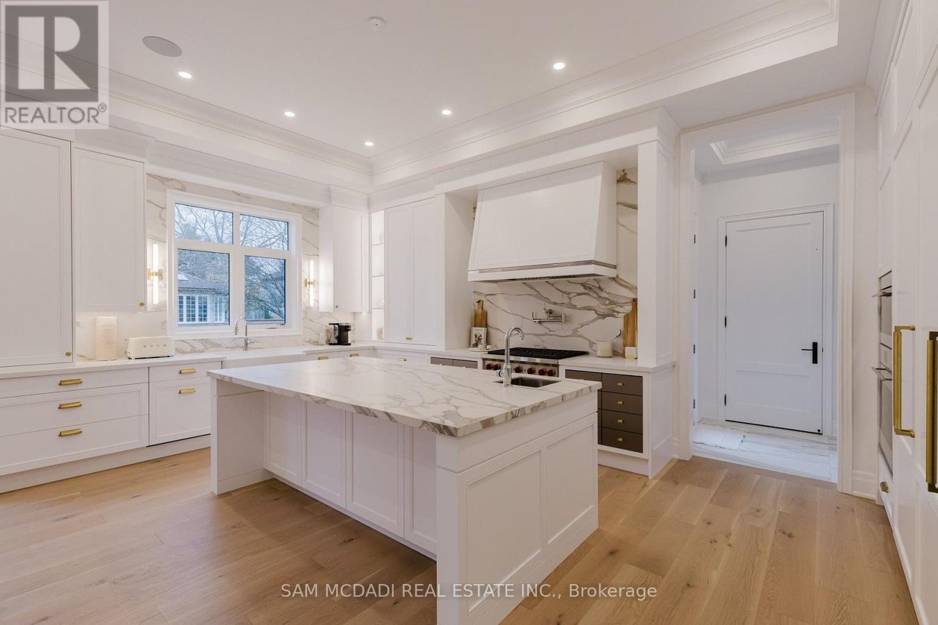 243 PRINCE GEORGE CRESCENT - Photo 12
