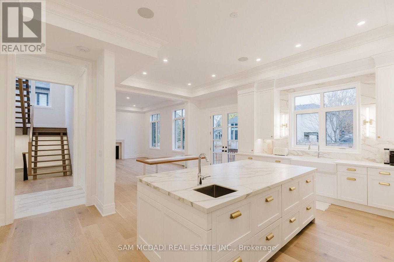 243 PRINCE GEORGE CRESCENT - Photo 15