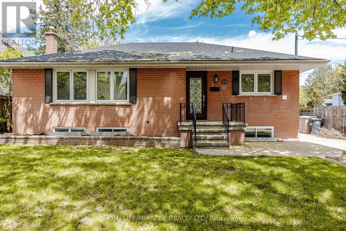 563 TAPLOW CRESCENT - Photo 1