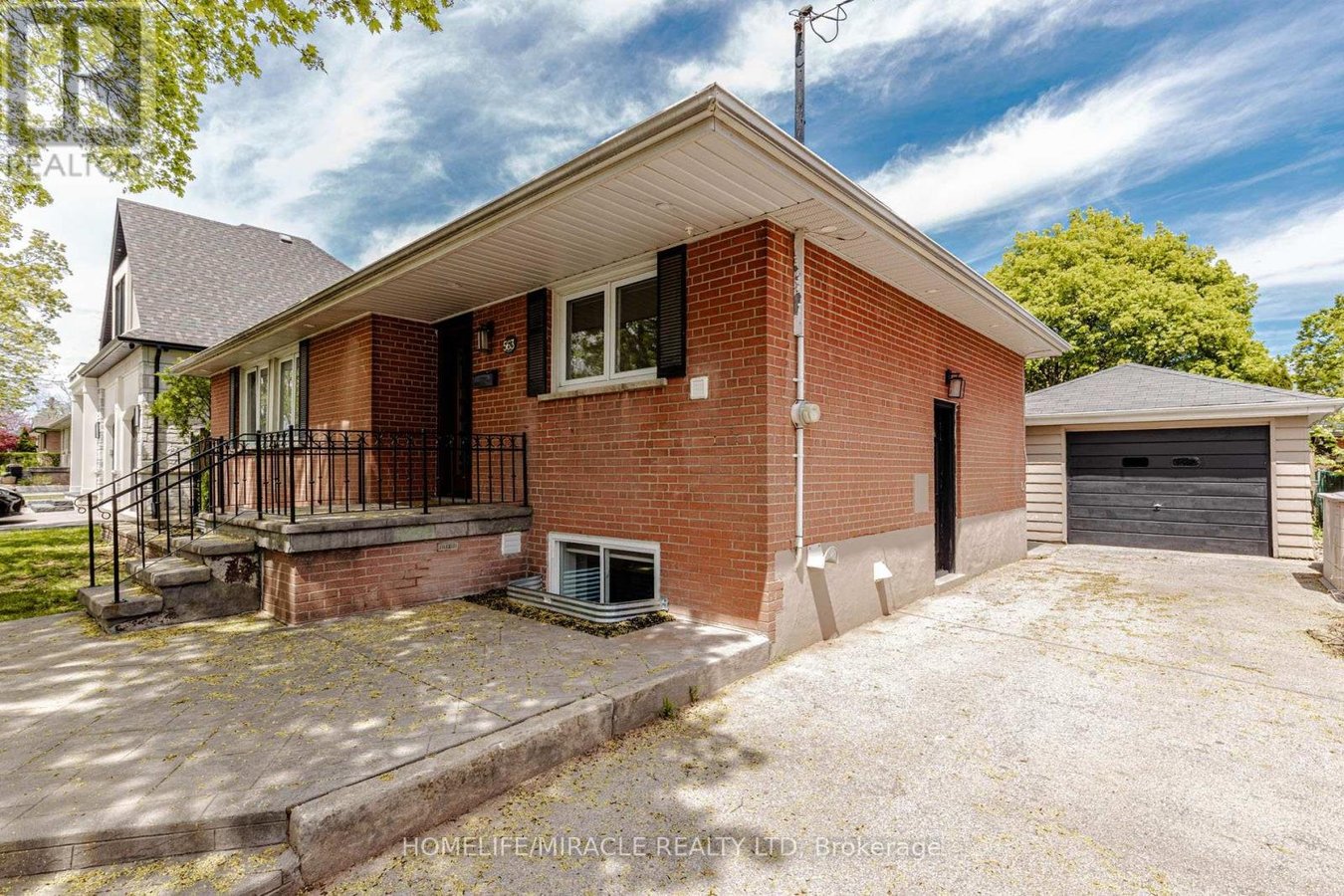 563 TAPLOW CRESCENT - Photo 2