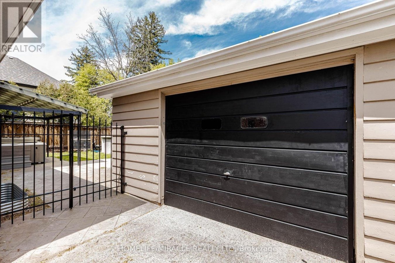 563 TAPLOW CRESCENT - Photo 3