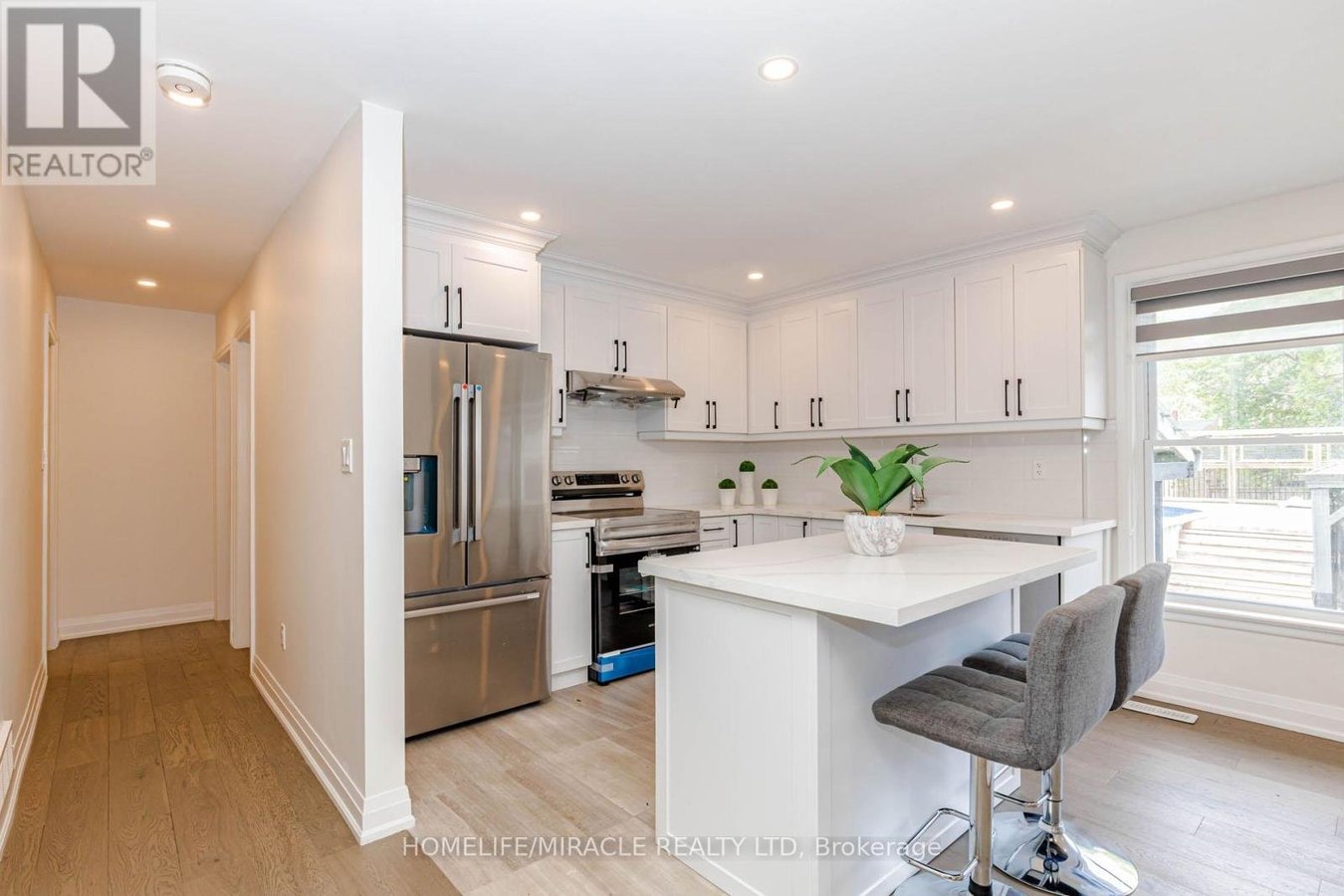563 TAPLOW CRESCENT - Photo 9