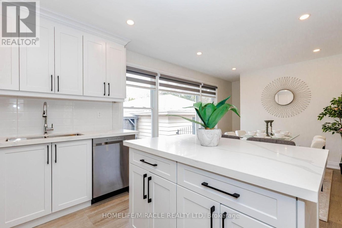 563 TAPLOW CRESCENT - Photo 12