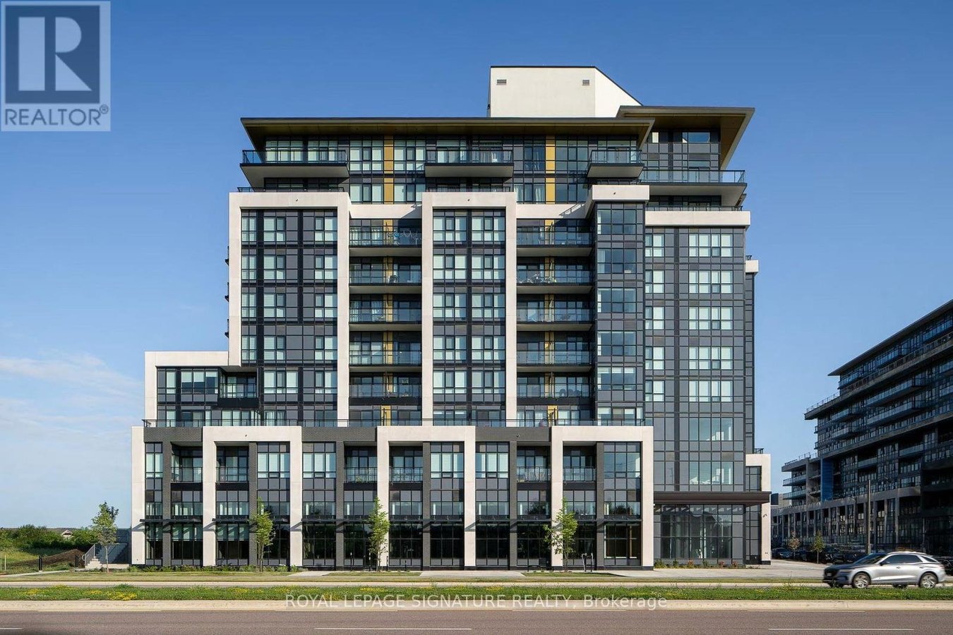 222 - 395 DUNDAS STREET W - Photo 1