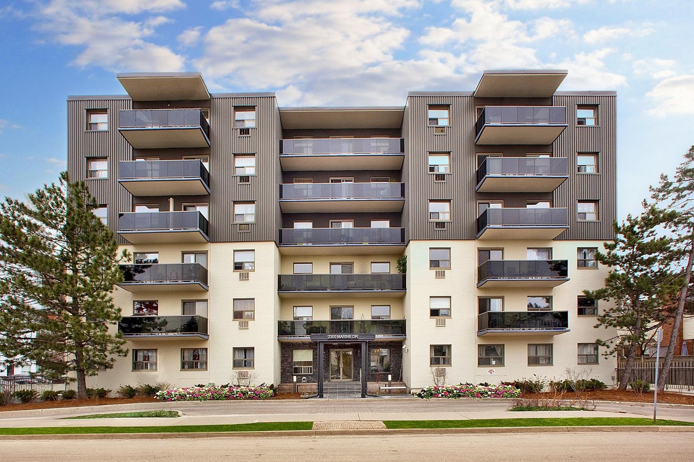 Oakville 2 Bedroom Apartments Condos and Houses for Rent