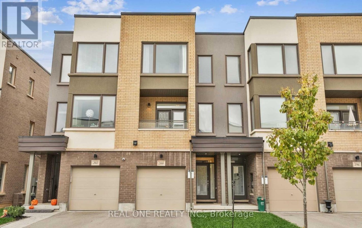200 HUGUENOT ROAD - Photo 1