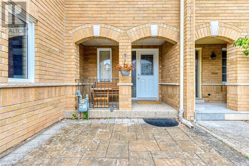 2349 NEWCASTLE Crescent - Photo 3