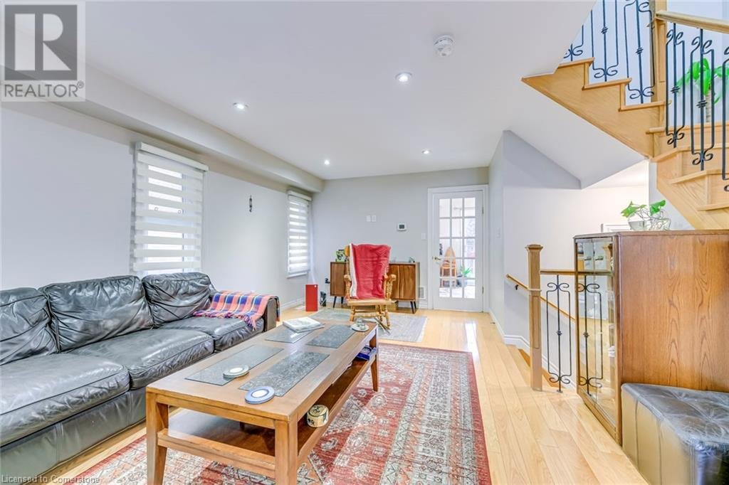 2349 NEWCASTLE Crescent - Photo 6