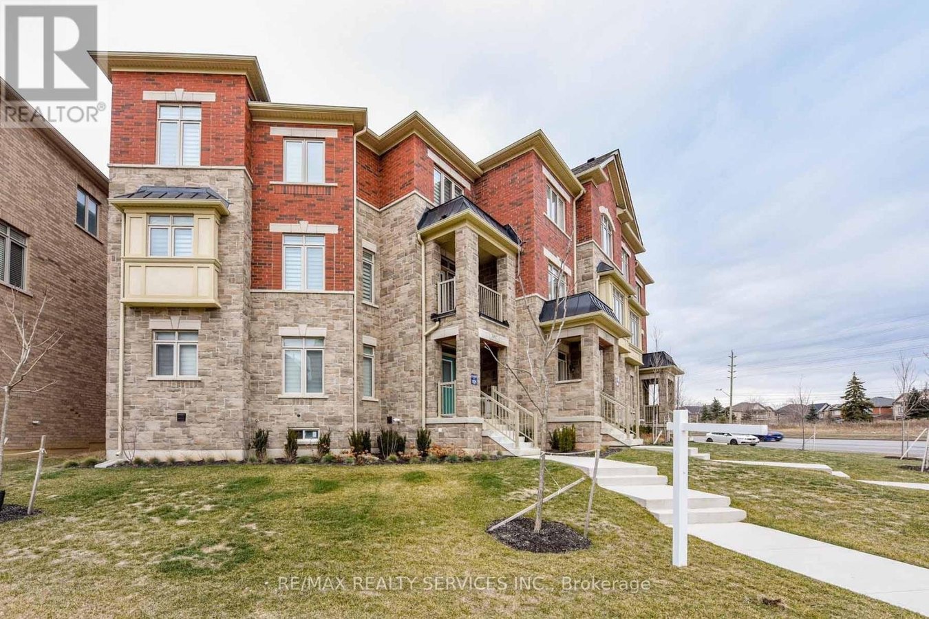3007 MAX KHAN BOULEVARD - Photo 2