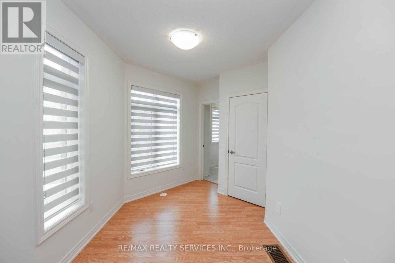 3007 MAX KHAN BOULEVARD - Photo 7