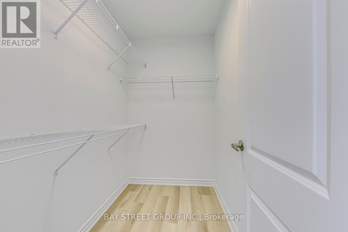 3074 MERRICK ROAD - Photo 8