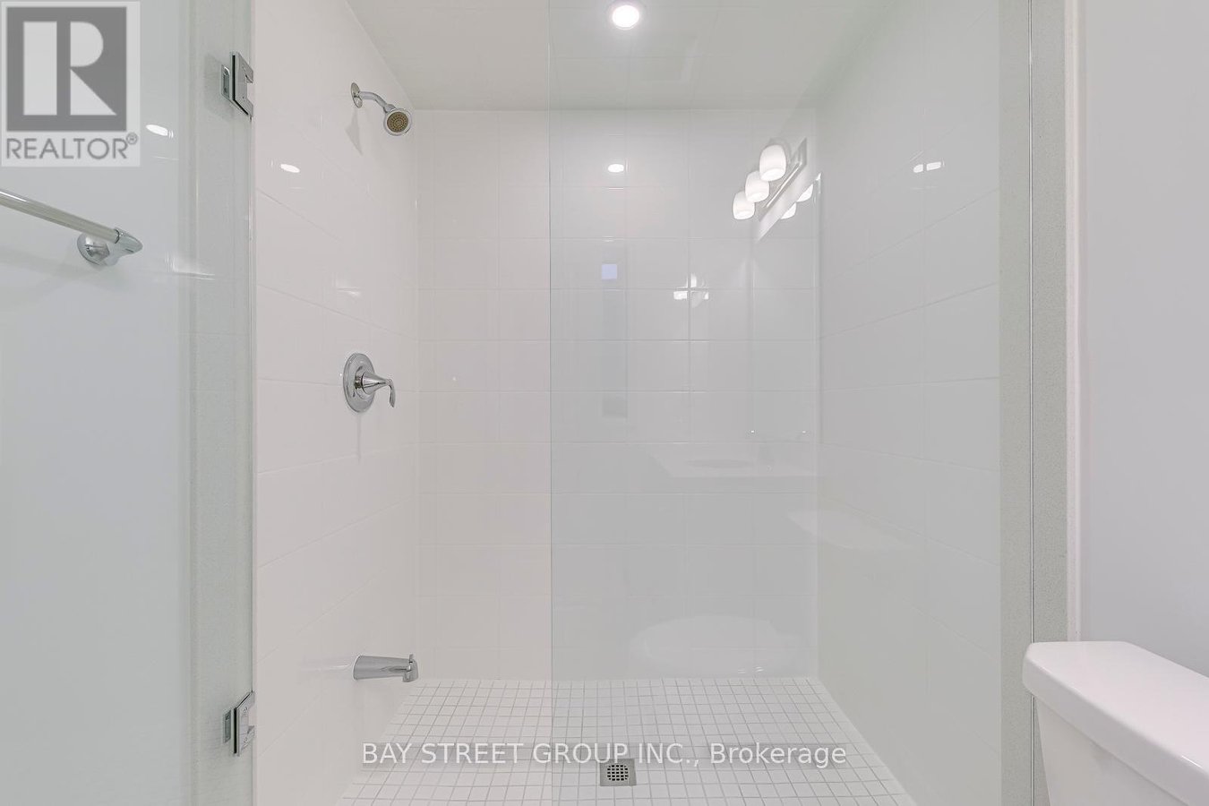 3074 MERRICK ROAD - Photo 31