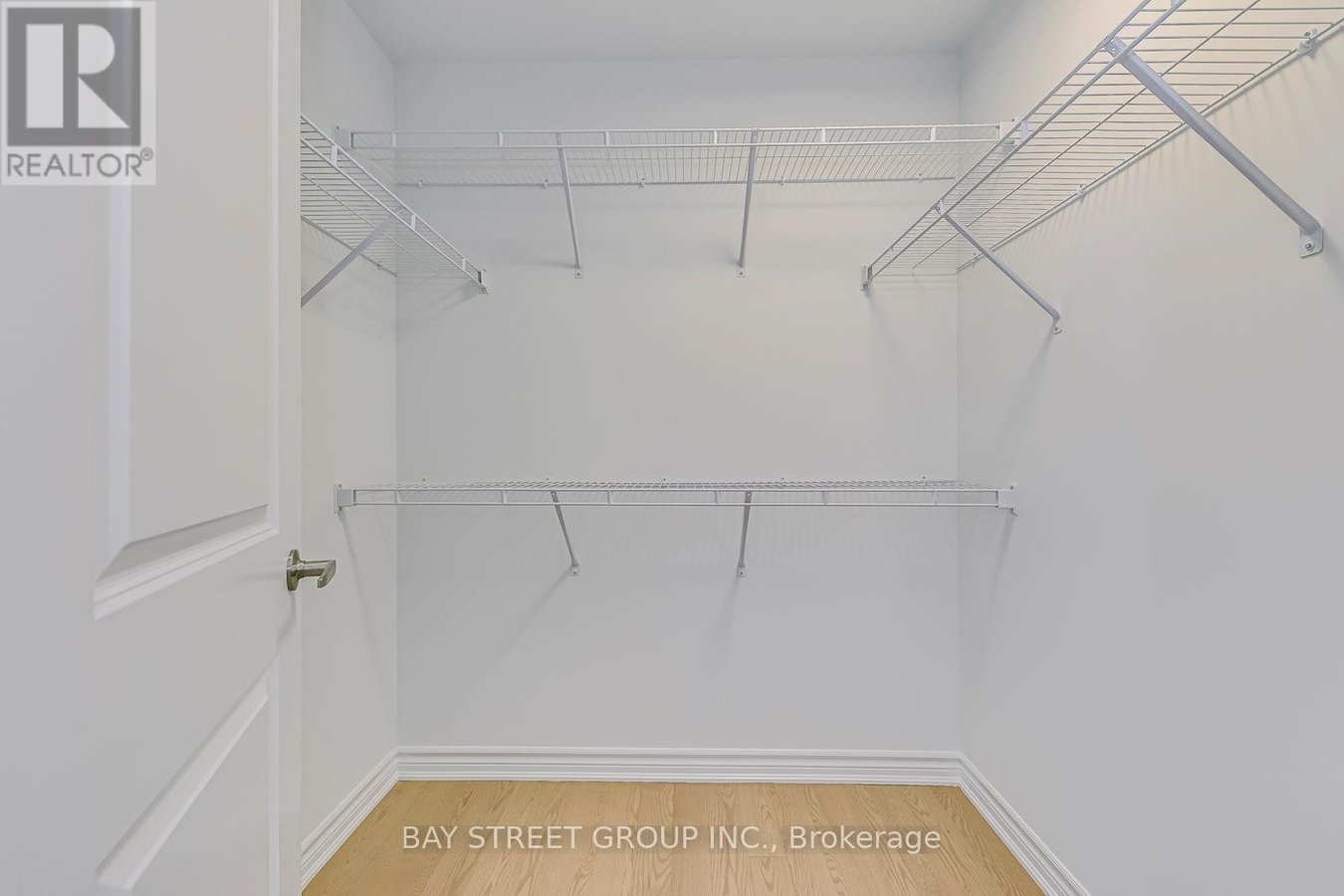 3074 MERRICK ROAD - Photo 32