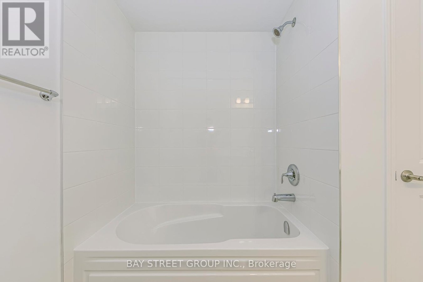 3074 MERRICK ROAD - Photo 38