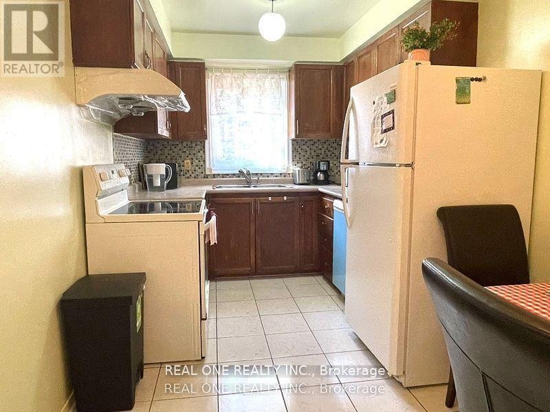 UNIT 2 - 1235 BLACKBURN DRIVE - Photo 5