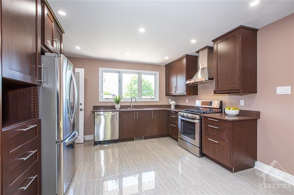 2674 Clarenda Street - Photo 2