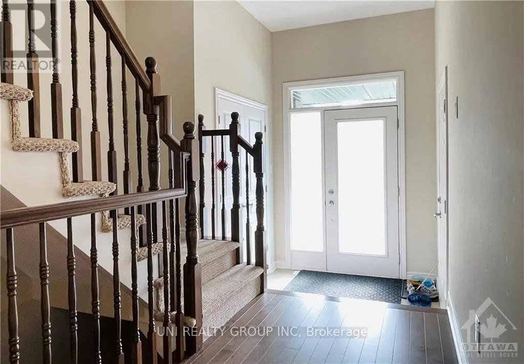 520 EARNSCLIFFE GROVE - Photo 3