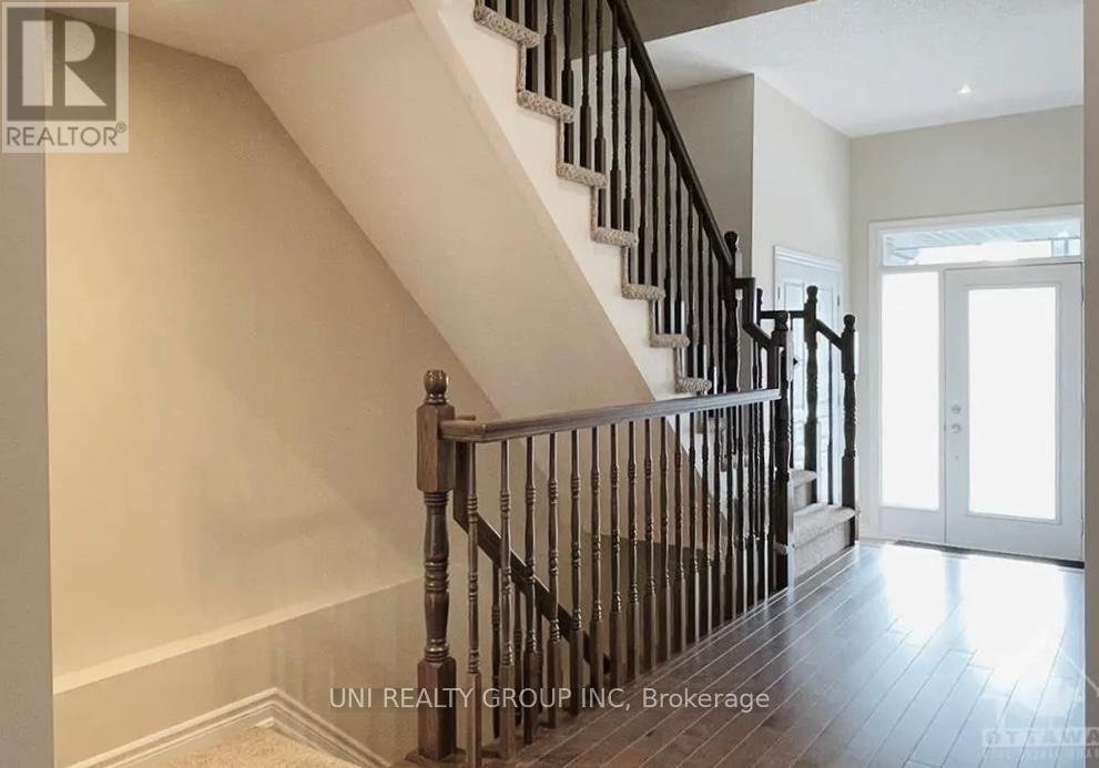 520 EARNSCLIFFE GROVE - Photo 4
